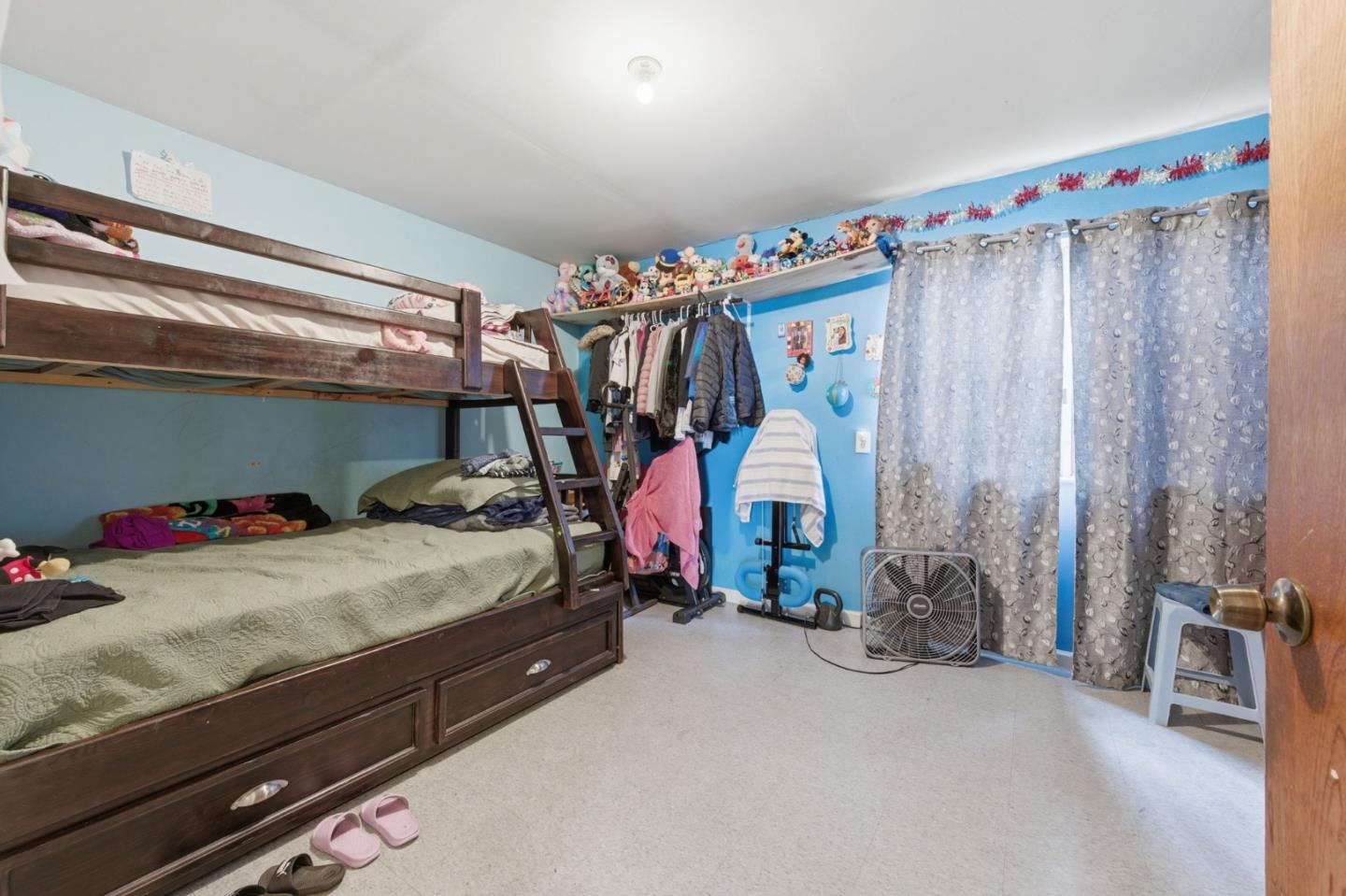 Detail Gallery Image 9 of 14 For 361 N 10th St, San Jose,  CA 95112 - 5 Beds | 3 Baths