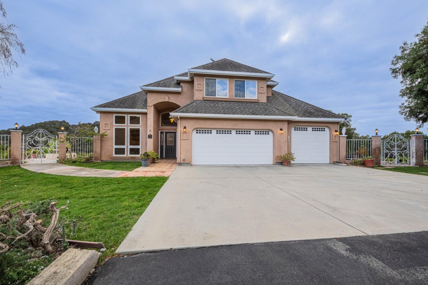 Detail Gallery Image 1 of 55 For 20160 Rock Springs Ln, Aromas,  CA 95004 - 4 Beds | 2/1 Baths