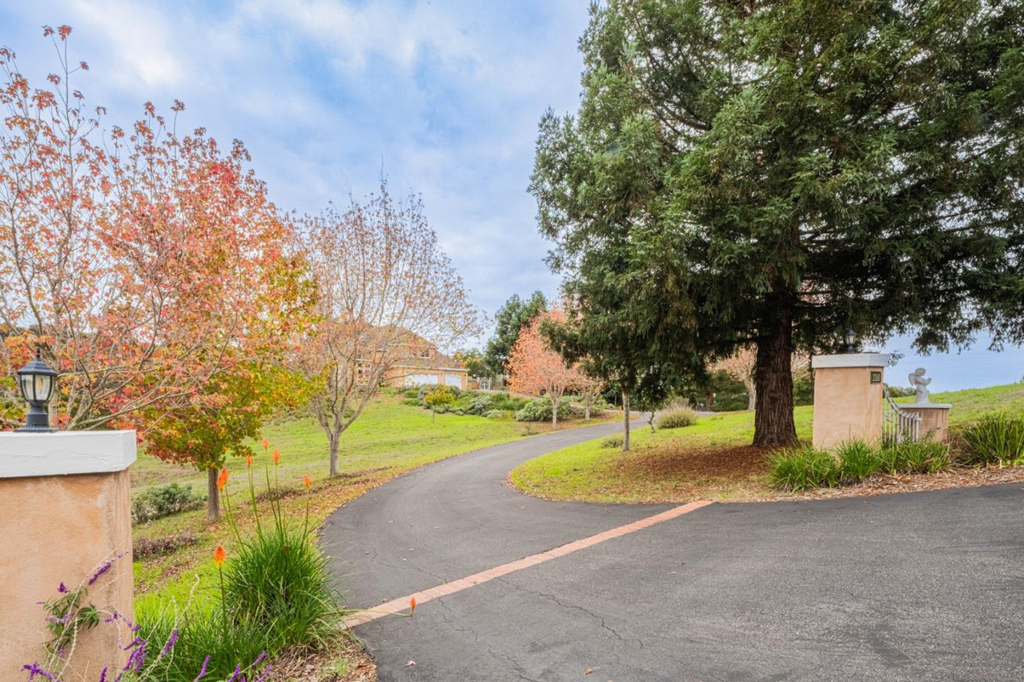 Detail Gallery Image 3 of 55 For 20160 Rock Springs Ln, Aromas,  CA 95004 - 4 Beds | 2/1 Baths