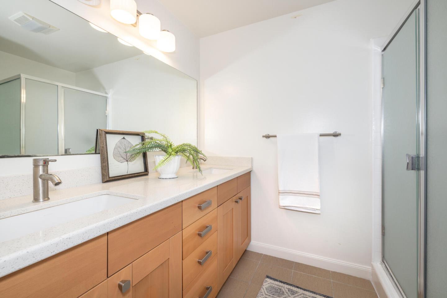 Detail Gallery Image 10 of 19 For 166 Sand Hill Cir, Menlo Park,  CA 94025 - 2 Beds | 2 Baths