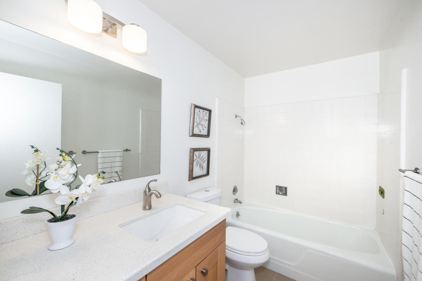 Detail Gallery Image 14 of 19 For 166 Sand Hill Cir, Menlo Park,  CA 94025 - 2 Beds | 2 Baths