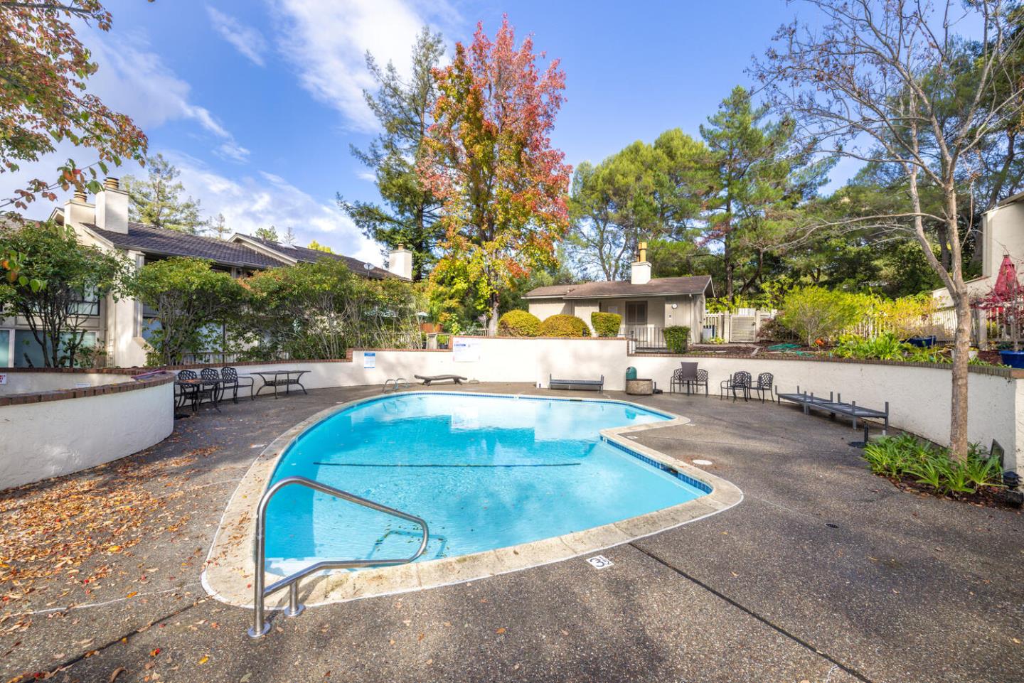 Detail Gallery Image 18 of 19 For 166 Sand Hill Cir, Menlo Park,  CA 94025 - 2 Beds | 2 Baths