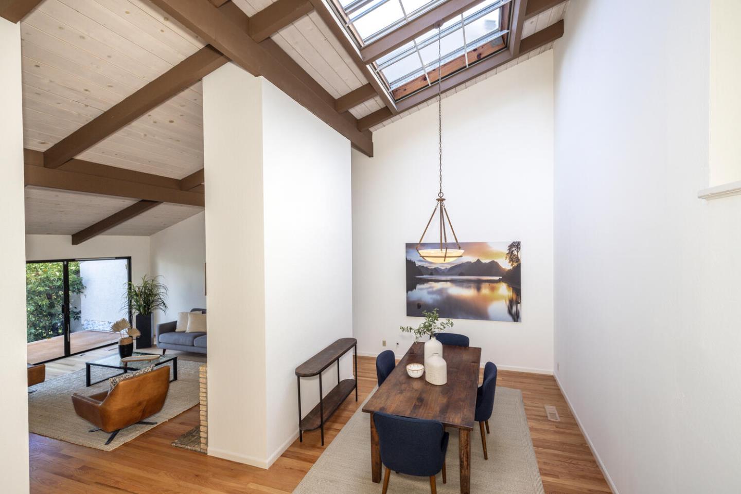 Detail Gallery Image 4 of 19 For 166 Sand Hill Cir, Menlo Park,  CA 94025 - 2 Beds | 2 Baths