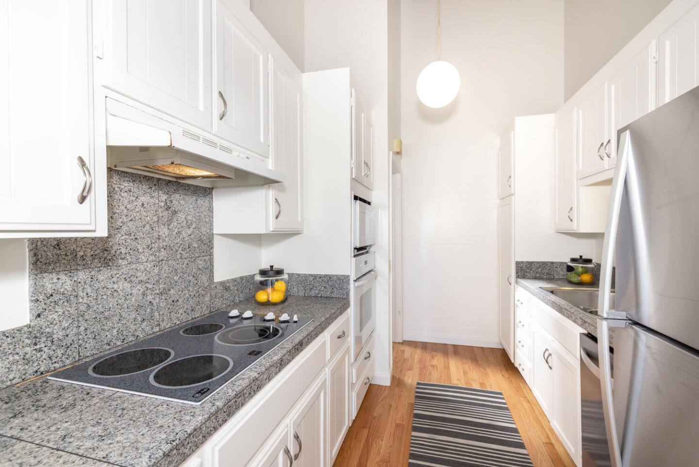 Detail Gallery Image 7 of 19 For 166 Sand Hill Cir, Menlo Park,  CA 94025 - 2 Beds | 2 Baths