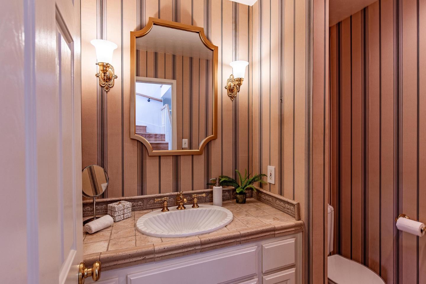 Detail Gallery Image 12 of 27 For 7451 Prospect Rd, Cupertino,  CA 95014 - 5 Beds | 2/1 Baths