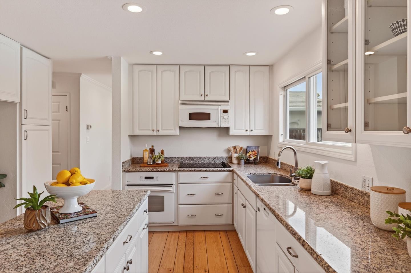 Detail Gallery Image 8 of 27 For 7451 Prospect Rd, Cupertino,  CA 95014 - 5 Beds | 2/1 Baths