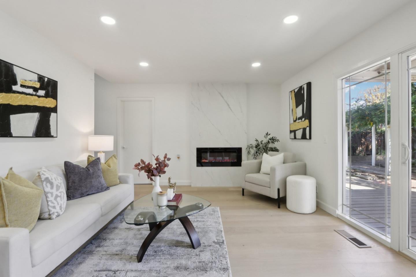 Detail Gallery Image 10 of 54 For 228 Martinvale Ln, San Jose,  CA 95119 - 4 Beds | 2/1 Baths