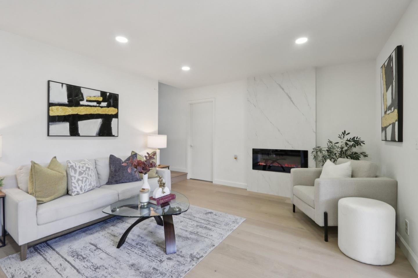 Detail Gallery Image 11 of 54 For 228 Martinvale Ln, San Jose,  CA 95119 - 4 Beds | 2/1 Baths