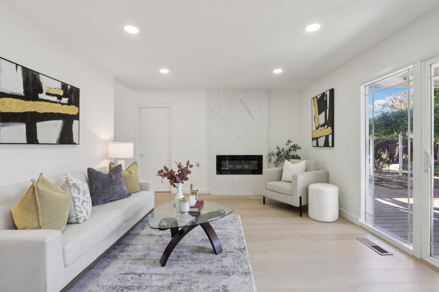 Detail Gallery Image 16 of 54 For 228 Martinvale Ln, San Jose,  CA 95119 - 4 Beds | 2/1 Baths