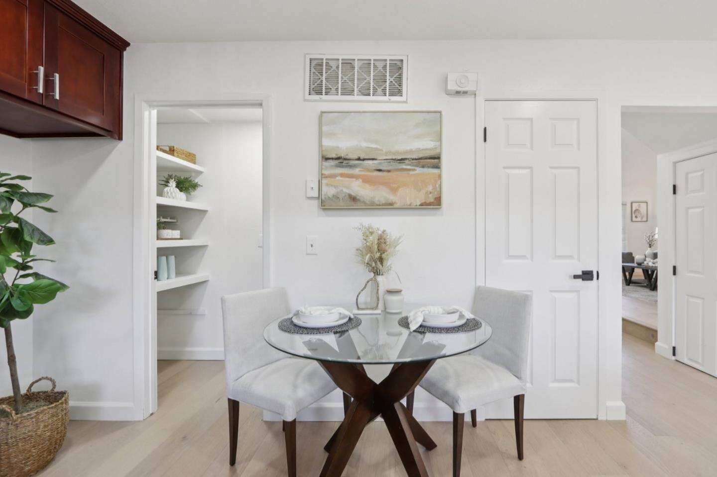 Detail Gallery Image 18 of 54 For 228 Martinvale Ln, San Jose,  CA 95119 - 4 Beds | 2/1 Baths