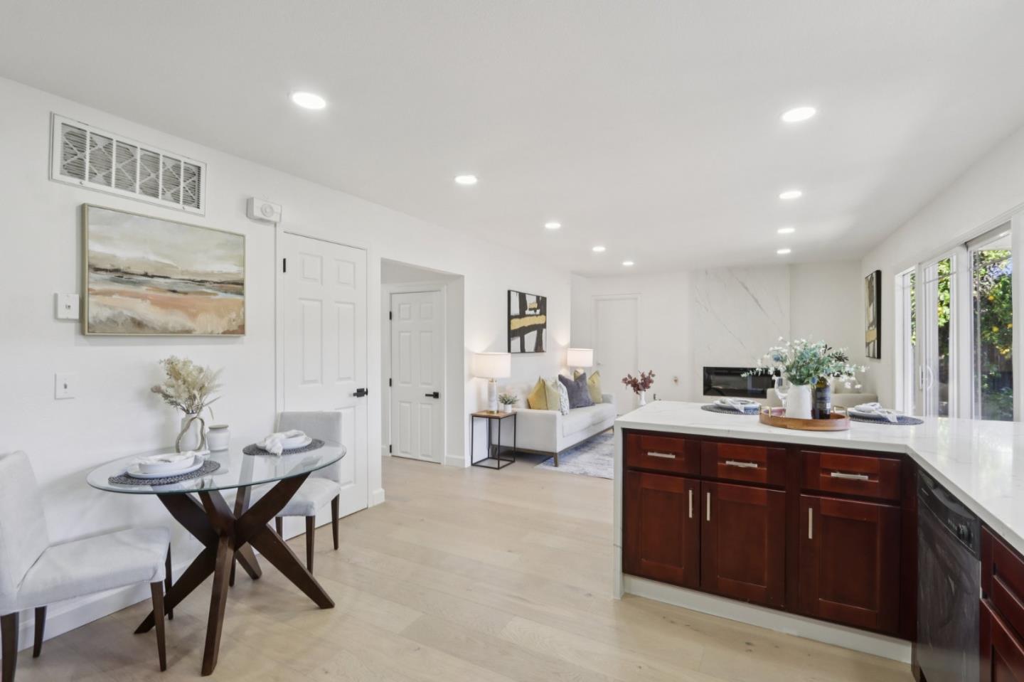 Detail Gallery Image 19 of 54 For 228 Martinvale Ln, San Jose,  CA 95119 - 4 Beds | 2/1 Baths