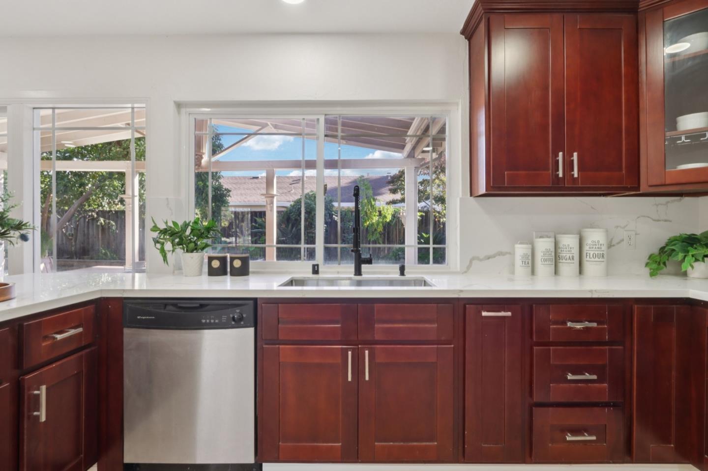 Detail Gallery Image 24 of 54 For 228 Martinvale Ln, San Jose,  CA 95119 - 4 Beds | 2/1 Baths