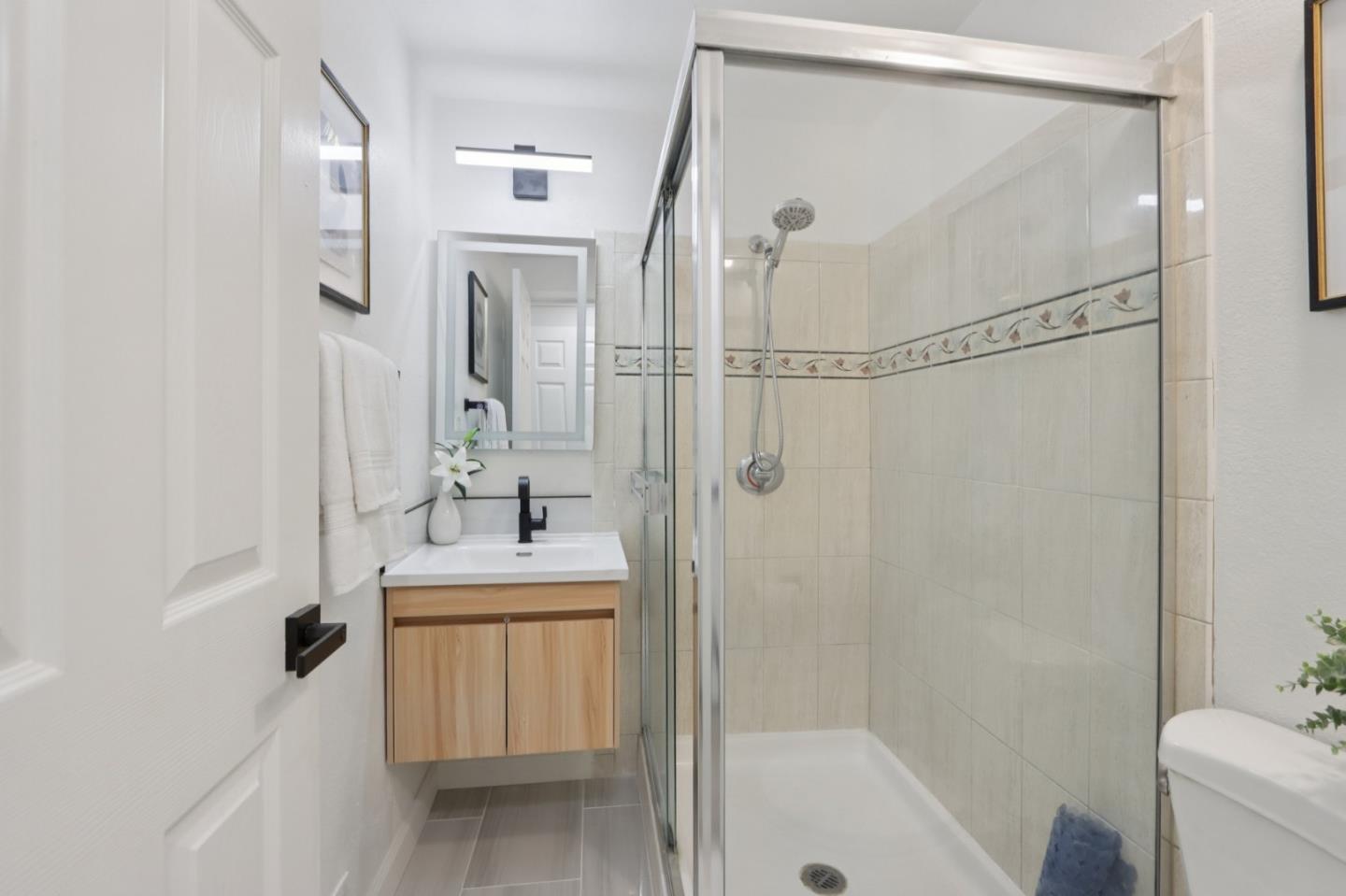 Detail Gallery Image 25 of 54 For 228 Martinvale Ln, San Jose,  CA 95119 - 4 Beds | 2/1 Baths