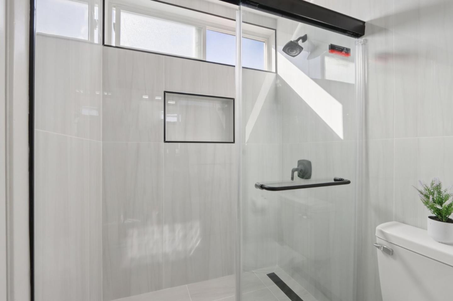 Detail Gallery Image 35 of 54 For 228 Martinvale Ln, San Jose,  CA 95119 - 4 Beds | 2/1 Baths