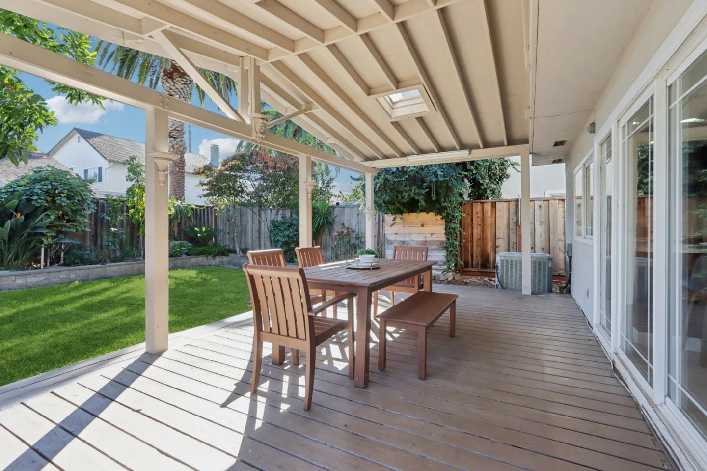 Detail Gallery Image 38 of 54 For 228 Martinvale Ln, San Jose,  CA 95119 - 4 Beds | 2/1 Baths