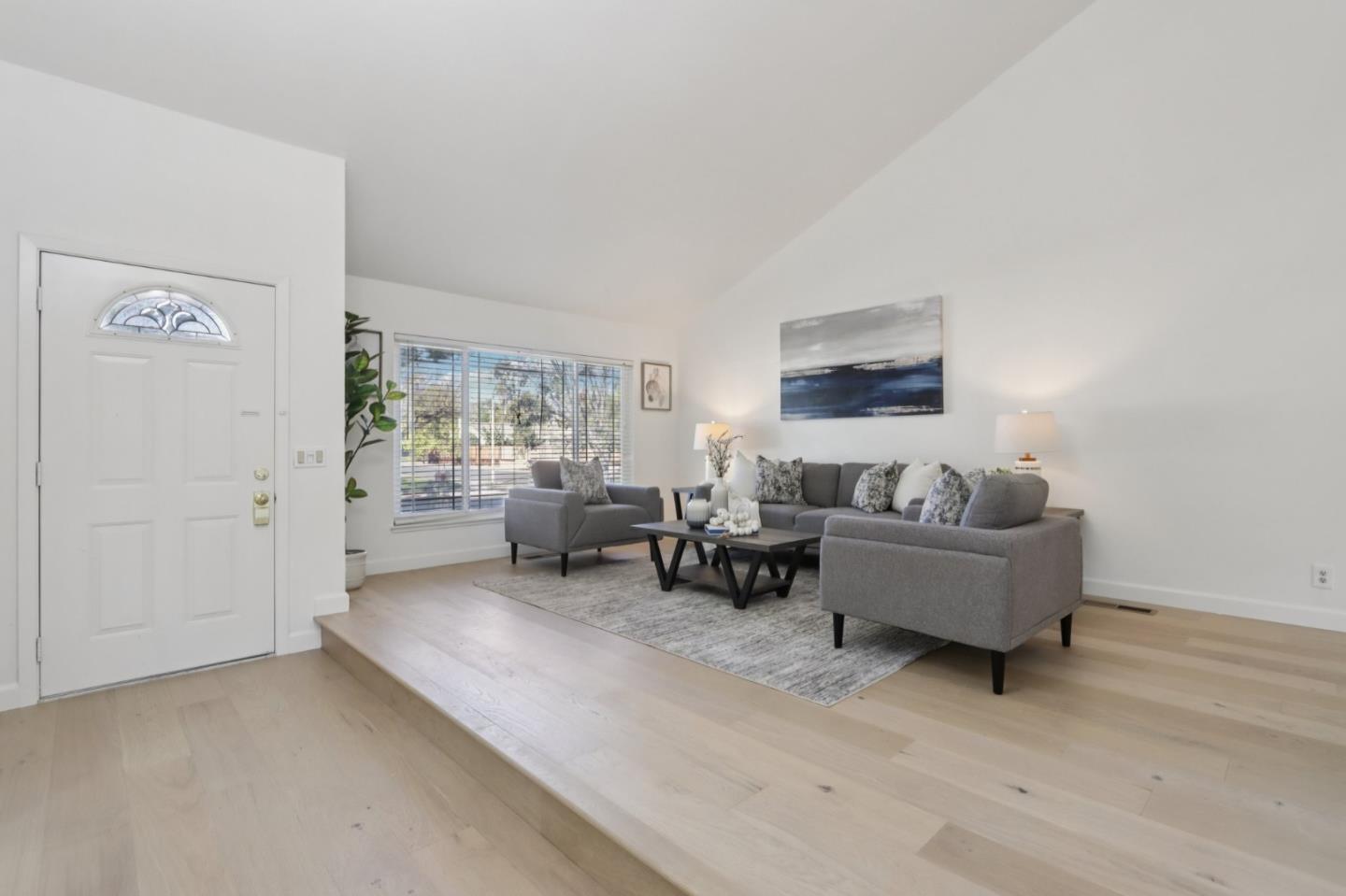 Detail Gallery Image 9 of 54 For 228 Martinvale Ln, San Jose,  CA 95119 - 4 Beds | 2/1 Baths