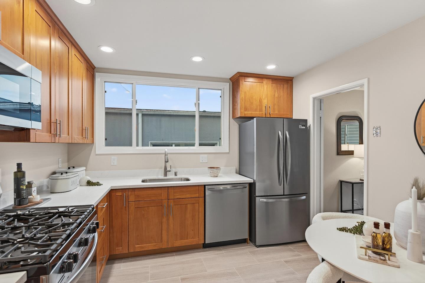 Detail Gallery Image 7 of 22 For 490 Westmoor Ave, Daly City,  CA 94015 - 3 Beds | 2/1 Baths