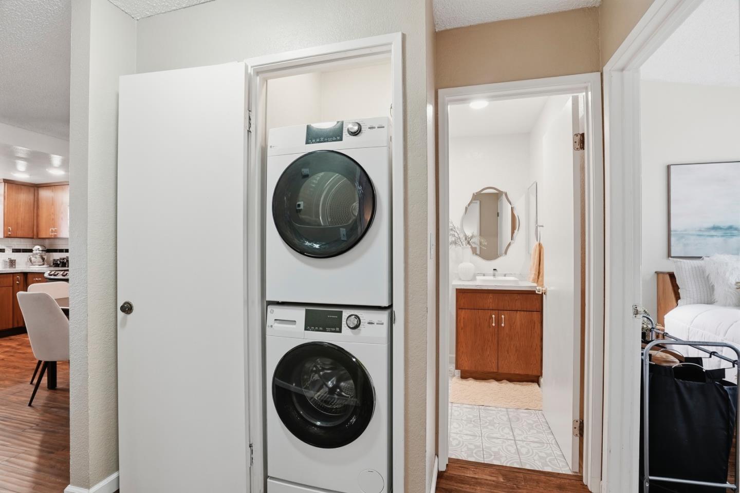 Detail Gallery Image 12 of 26 For 371 Shadow Run Dr, San Jose,  CA 95110 - 2 Beds | 2 Baths