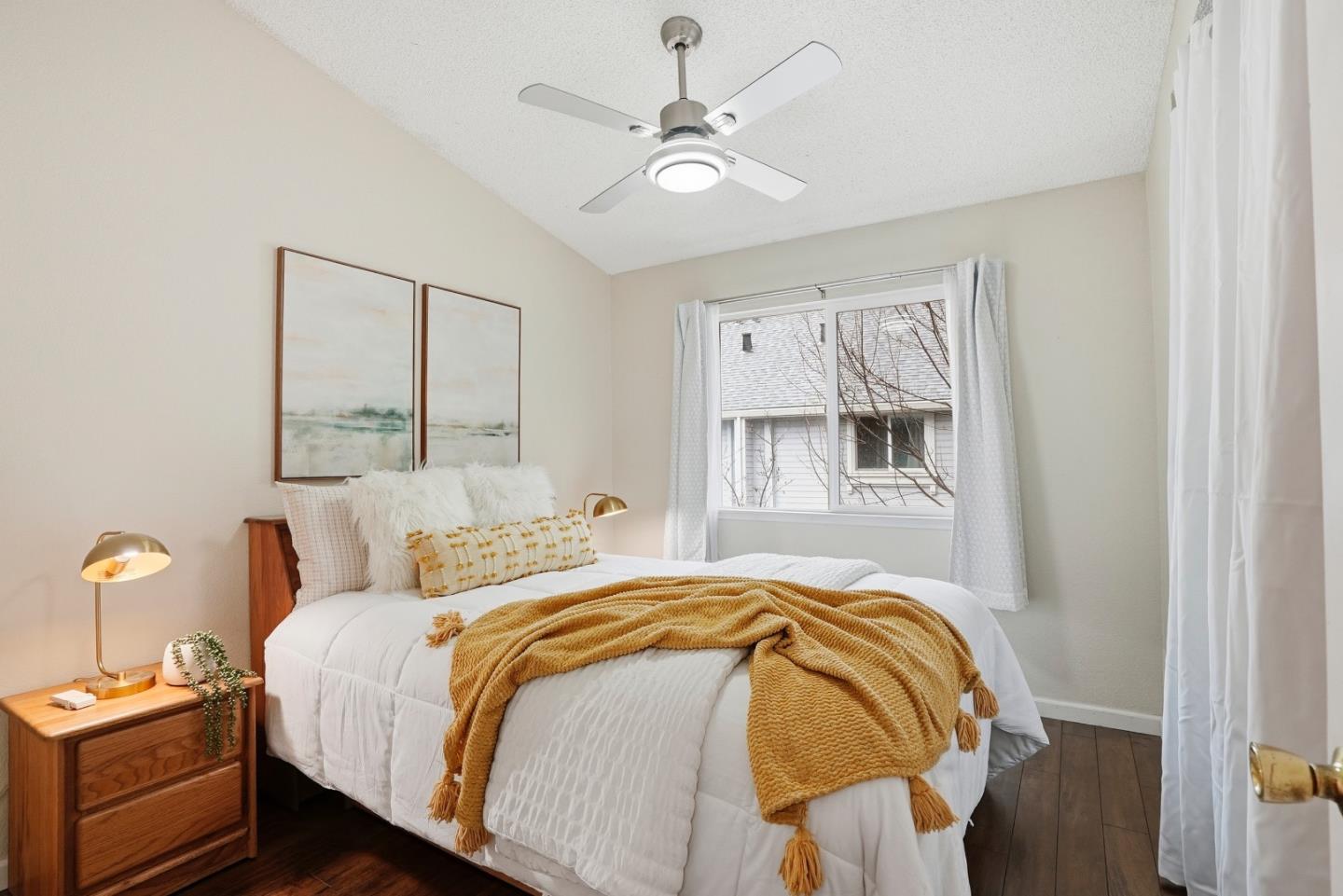 Detail Gallery Image 18 of 26 For 371 Shadow Run Dr, San Jose,  CA 95110 - 2 Beds | 2 Baths