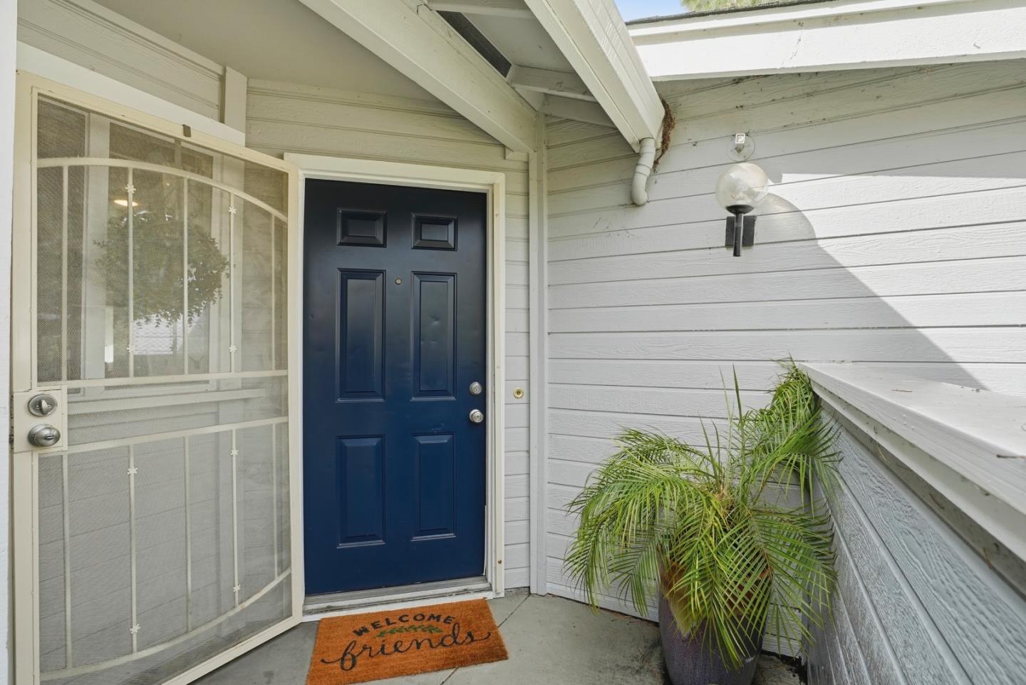 Detail Gallery Image 2 of 26 For 371 Shadow Run Dr, San Jose,  CA 95110 - 2 Beds | 2 Baths