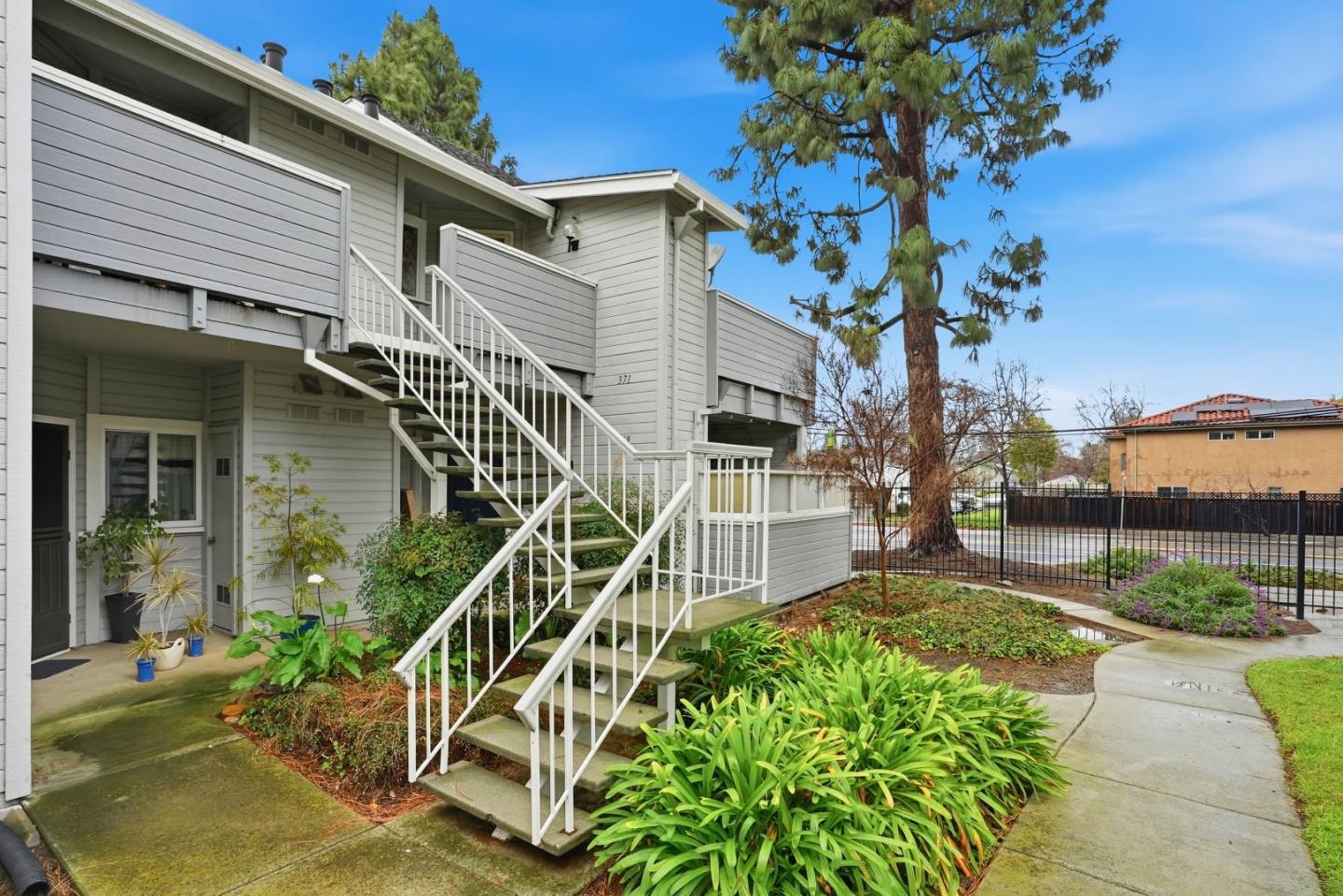 Detail Gallery Image 25 of 26 For 371 Shadow Run Dr, San Jose,  CA 95110 - 2 Beds | 2 Baths