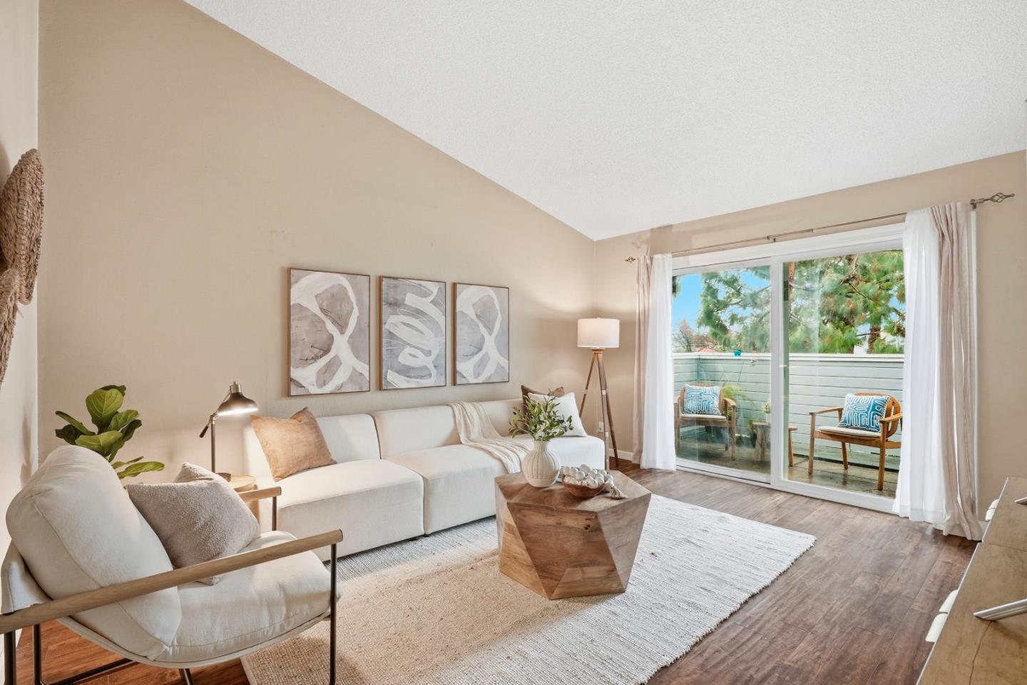 Detail Gallery Image 3 of 26 For 371 Shadow Run Dr, San Jose,  CA 95110 - 2 Beds | 2 Baths