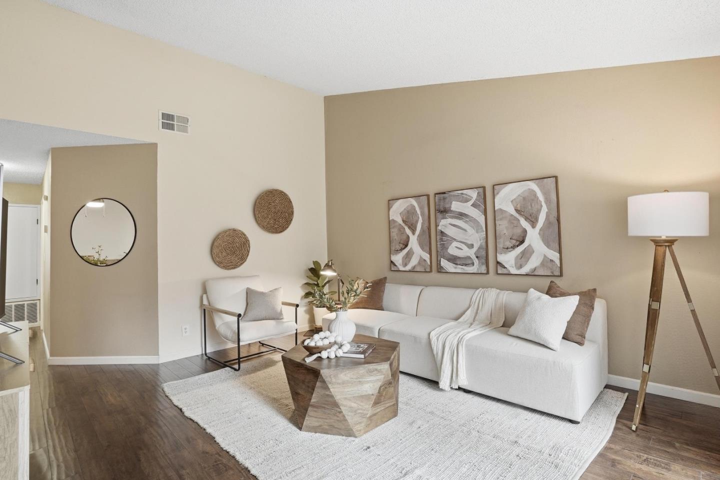 Detail Gallery Image 5 of 26 For 371 Shadow Run Dr, San Jose,  CA 95110 - 2 Beds | 2 Baths