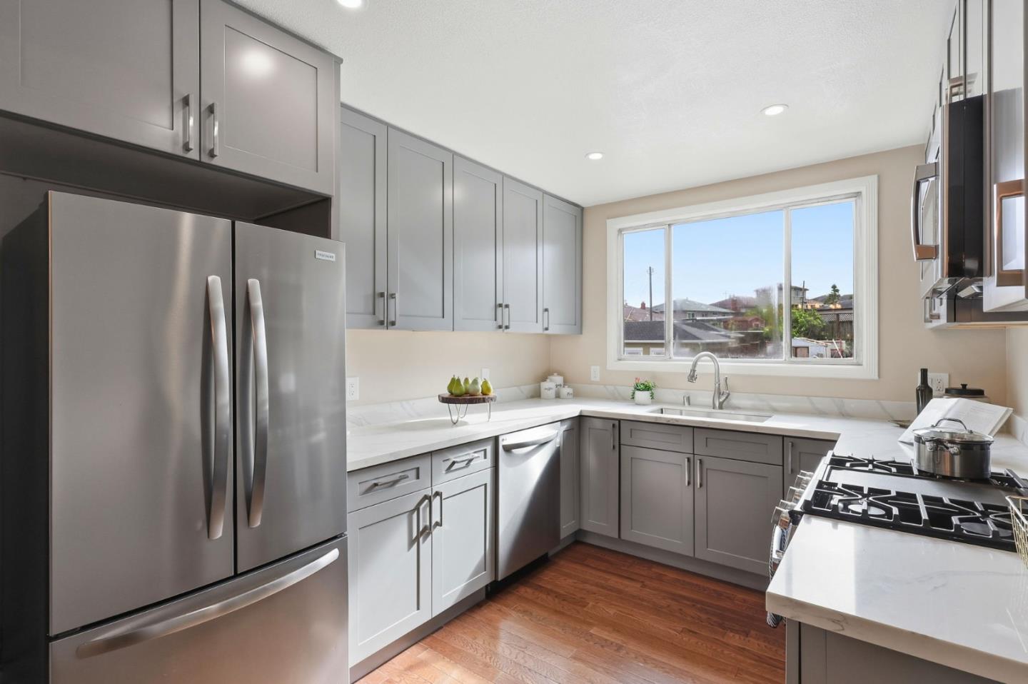 Detail Gallery Image 8 of 32 For 316 Wildwood Dr, South San Francisco,  CA 94080 - 3 Beds | 1 Baths