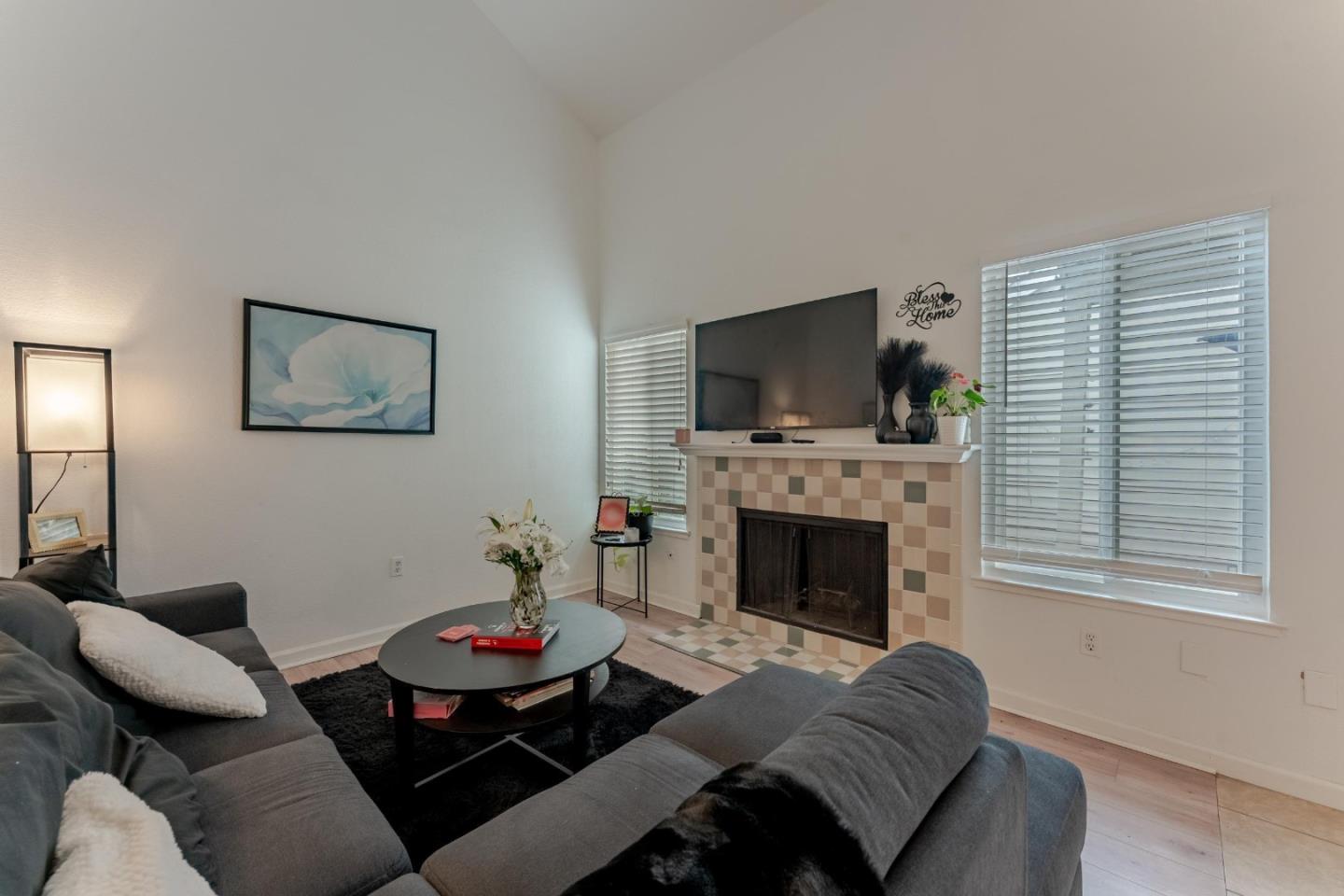 Detail Gallery Image 2 of 13 For 5860 Alexandria Pl, Stockton,  CA 95207 - 1 Beds | 1 Baths