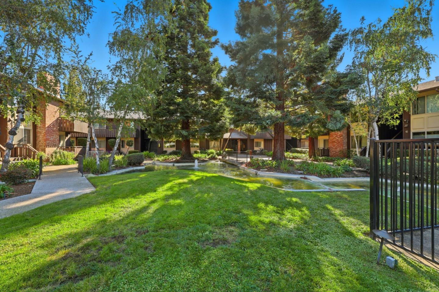 Detail Gallery Image 20 of 34 For 100 E Middlefield Rd 6g,  Mountain View,  CA 94043 - 2 Beds | 2 Baths