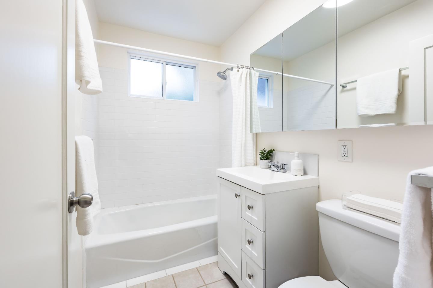 Detail Gallery Image 13 of 20 For 3165 Morris Dr, Palo Alto,  CA 94303 - 3 Beds | 1 Baths