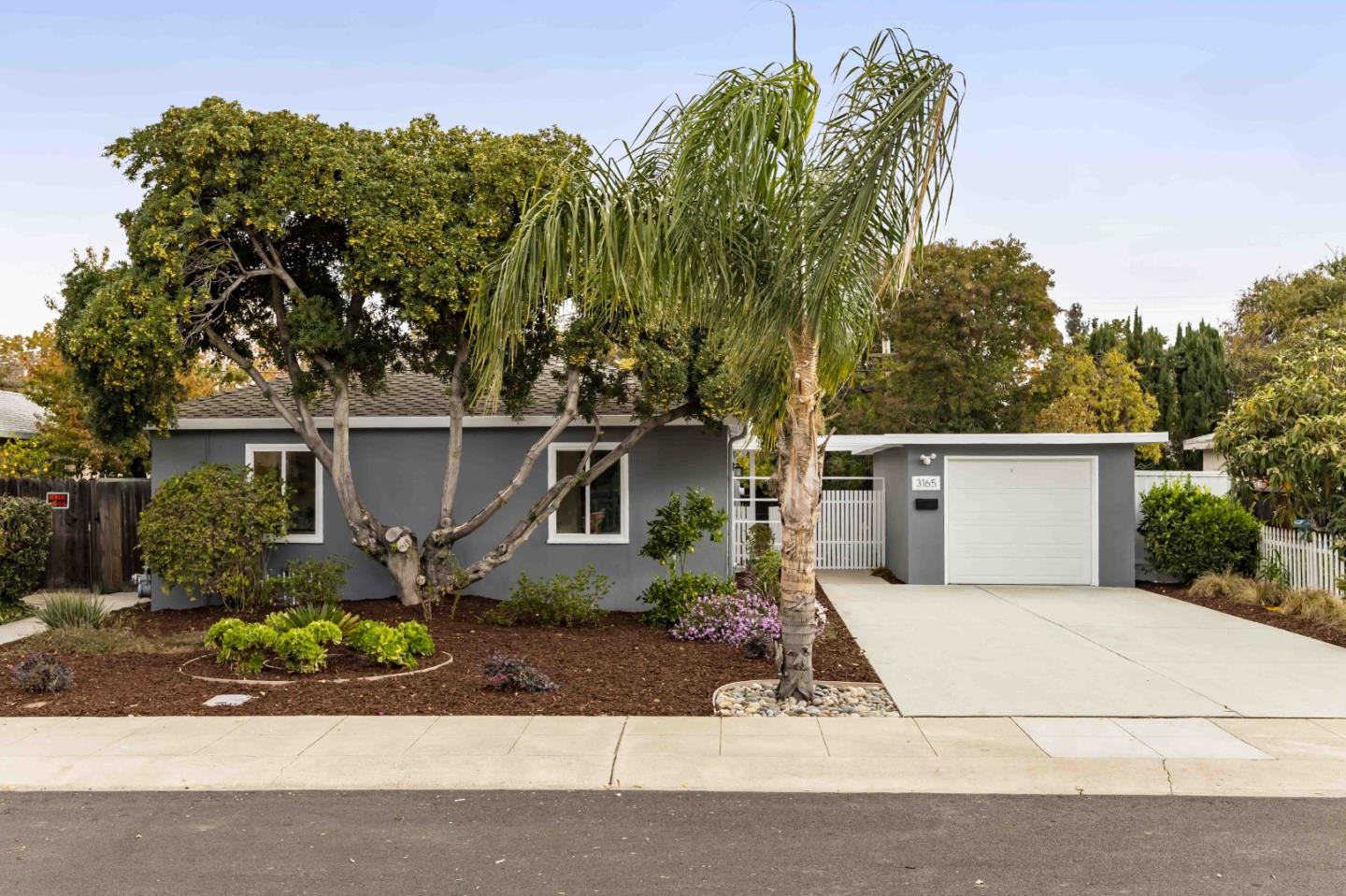 Detail Gallery Image 2 of 20 For 3165 Morris Dr, Palo Alto,  CA 94303 - 3 Beds | 1 Baths