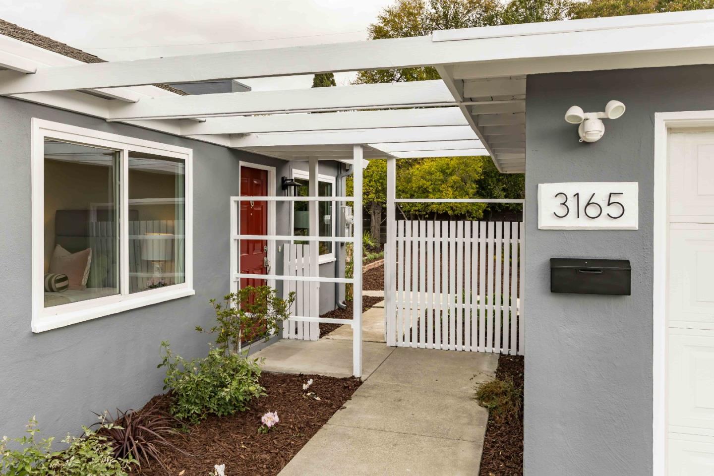 Detail Gallery Image 3 of 20 For 3165 Morris Dr, Palo Alto,  CA 94303 - 3 Beds | 1 Baths