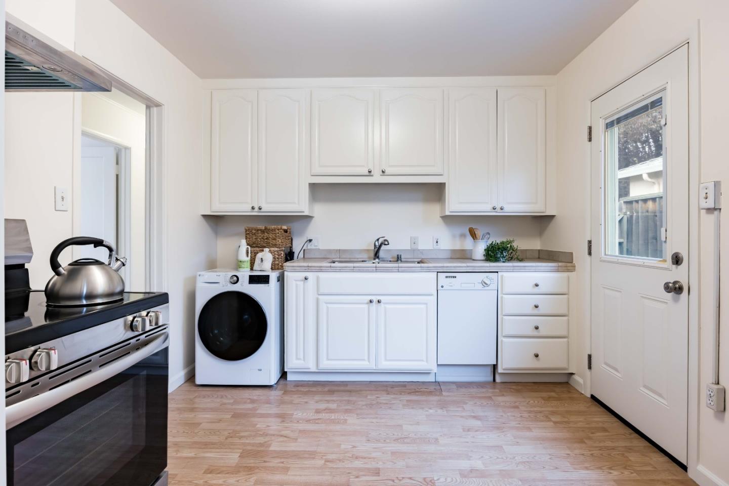 Detail Gallery Image 9 of 20 For 3165 Morris Dr, Palo Alto,  CA 94303 - 3 Beds | 1 Baths