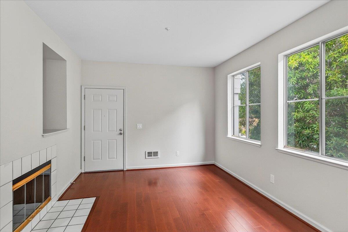 Detail Gallery Image 3 of 9 For 1253 Warren St, Redwood City,  CA 94063 - 2 Beds | 1 Baths