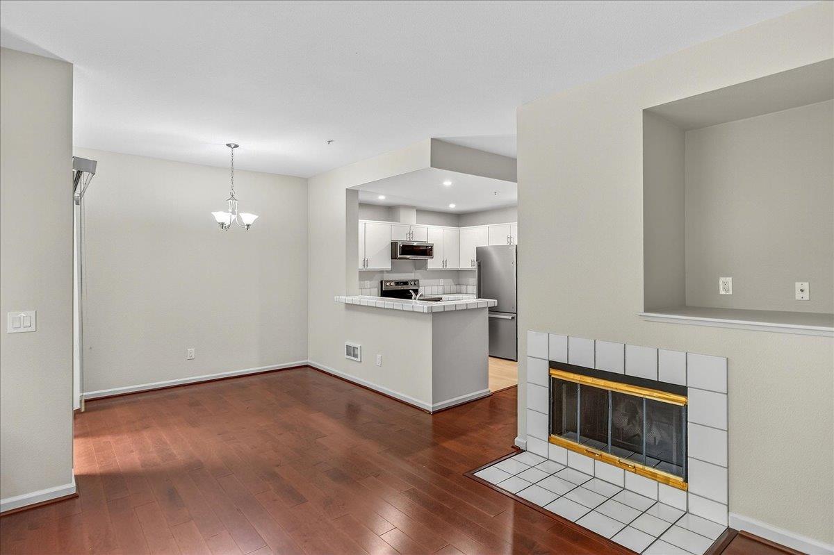 Detail Gallery Image 4 of 9 For 1253 Warren St, Redwood City,  CA 94063 - 2 Beds | 1 Baths