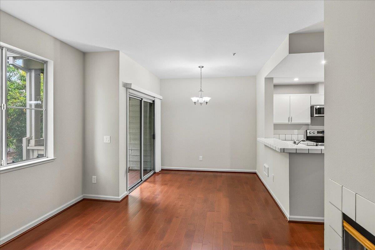 Detail Gallery Image 5 of 9 For 1253 Warren St, Redwood City,  CA 94063 - 2 Beds | 1 Baths