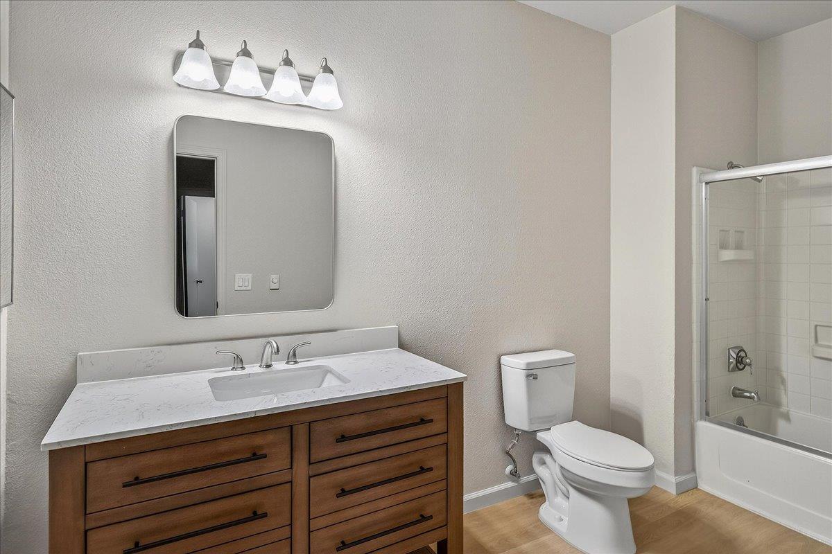 Detail Gallery Image 8 of 9 For 1253 Warren St, Redwood City,  CA 94063 - 2 Beds | 1 Baths