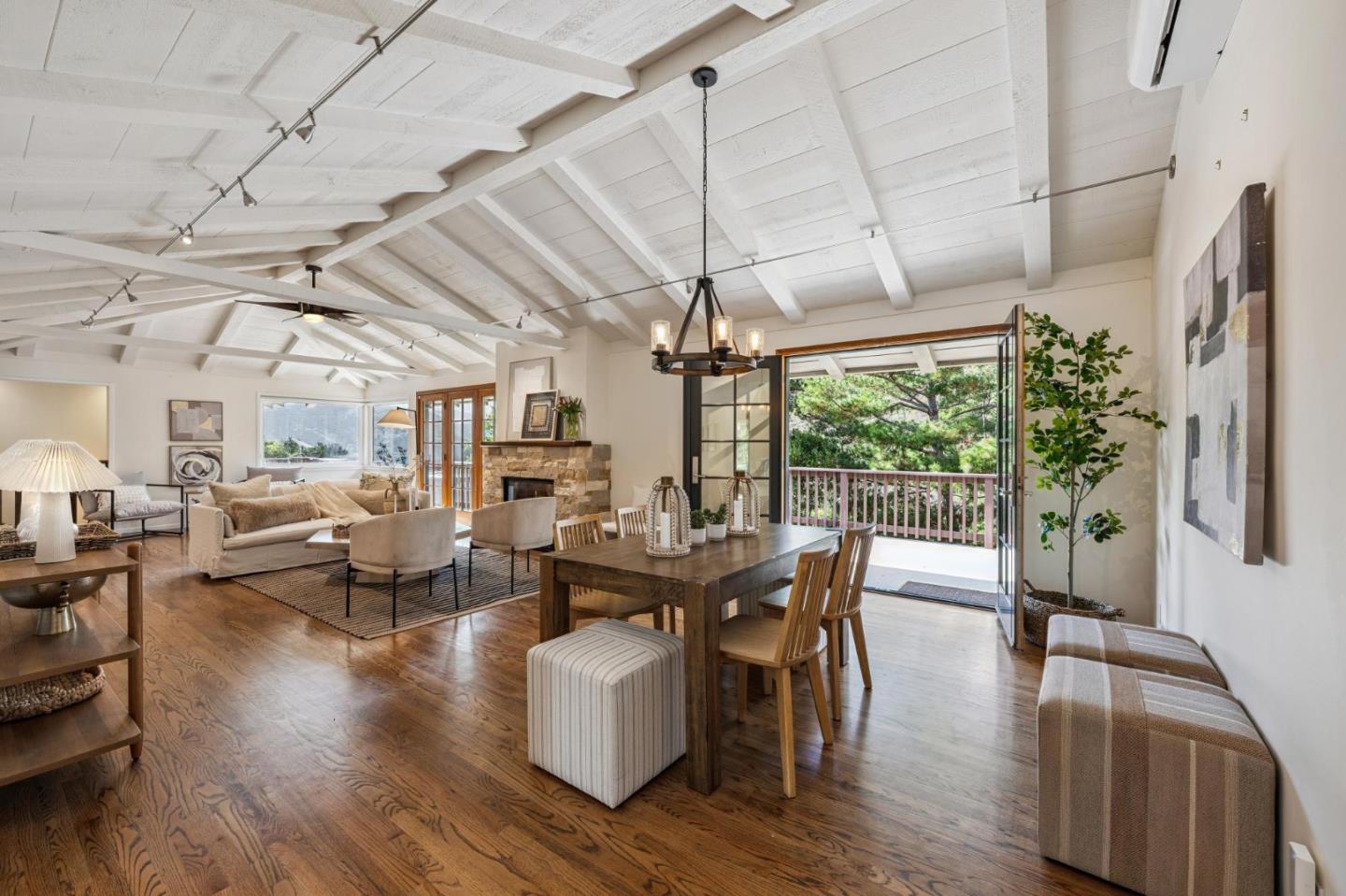 Detail Gallery Image 10 of 72 For 760 Country Club Dr, Carmel Valley,  CA 93924 - 4 Beds | 3 Baths