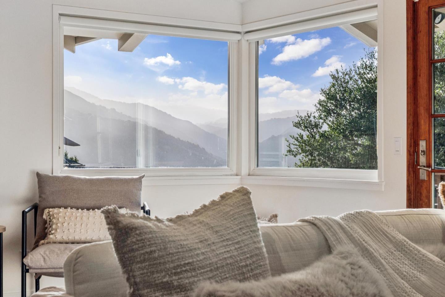 Detail Gallery Image 13 of 72 For 760 Country Club Dr, Carmel Valley,  CA 93924 - 4 Beds | 3 Baths