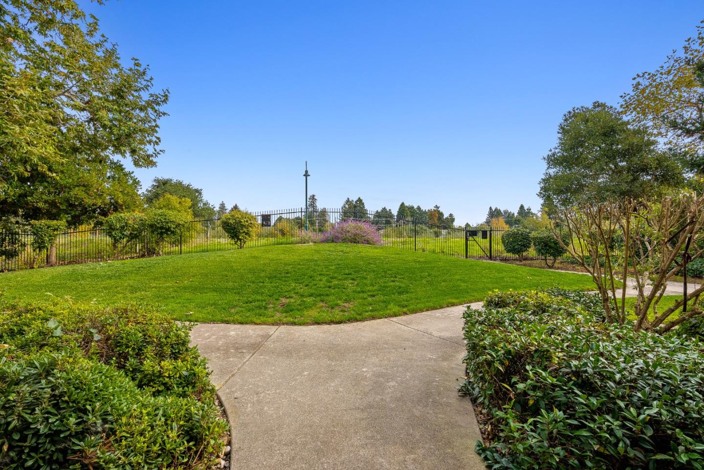 Detail Gallery Image 22 of 41 For 308 River St #B8,  Santa Cruz,  CA 95060 - 1 Beds | 1 Baths