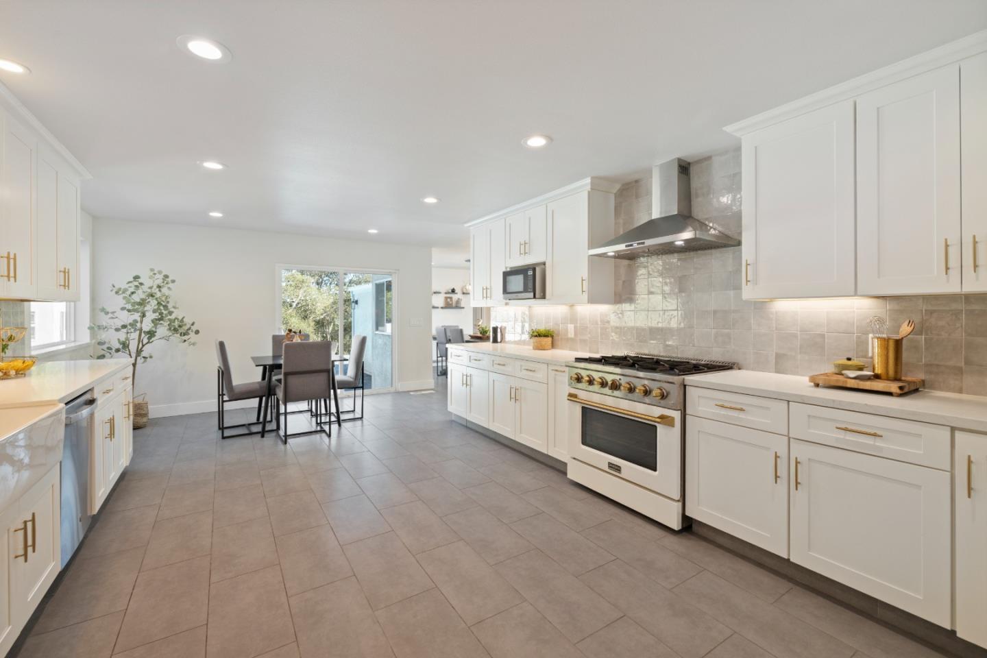 Detail Gallery Image 10 of 74 For 532 Moonrise Ln, Aptos,  CA 95003 - 6 Beds | 4/1 Baths