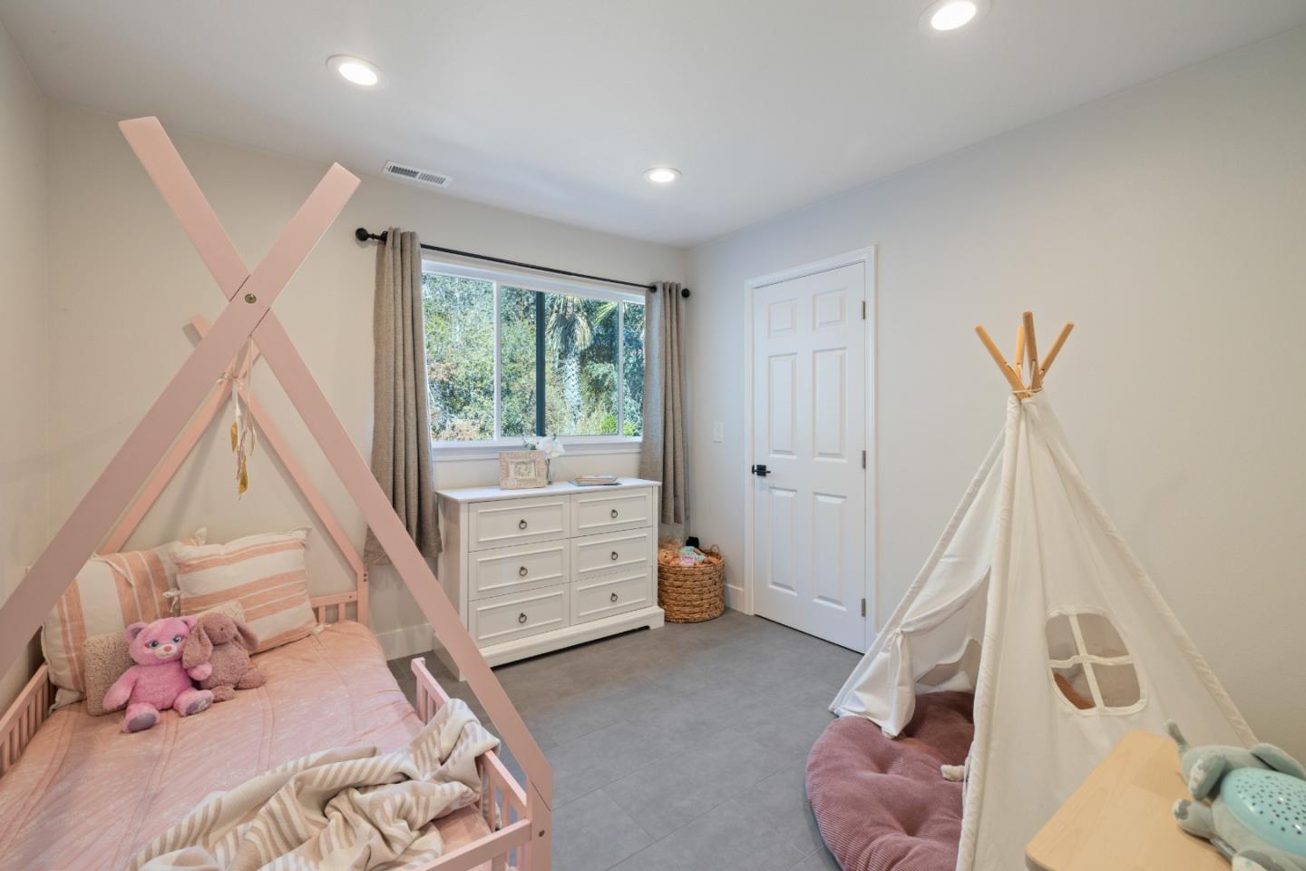 Detail Gallery Image 23 of 74 For 532 Moonrise Ln, Aptos,  CA 95003 - 6 Beds | 4/1 Baths