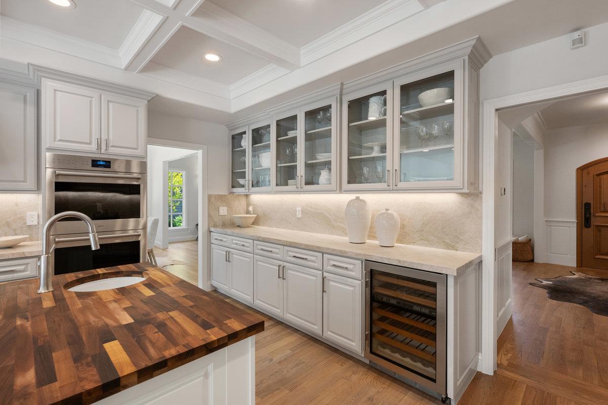 Detail Gallery Image 10 of 32 For 130 Stonehedge Rd, Hillsborough,  CA 94010 - 4 Beds | 3/1 Baths