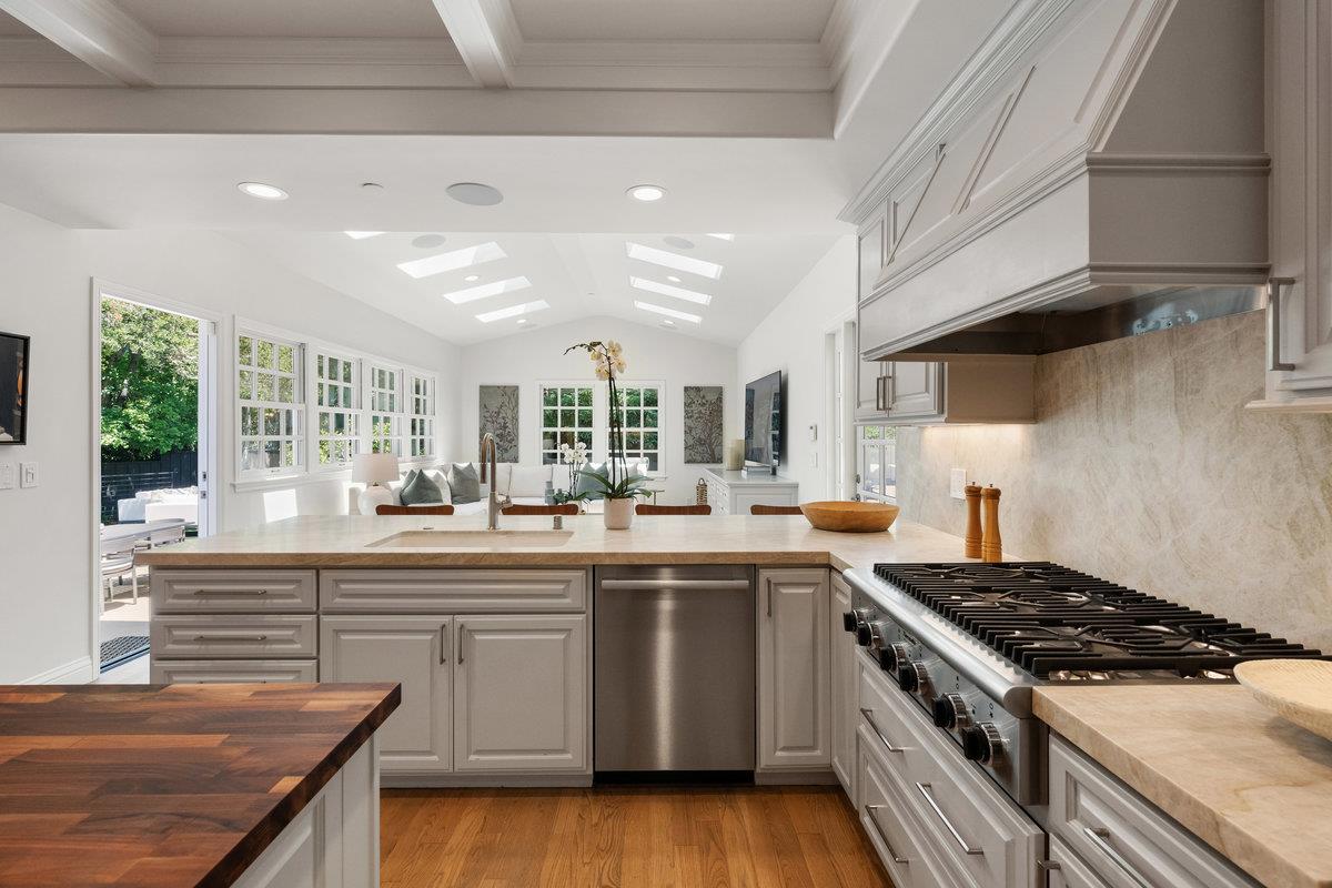 Detail Gallery Image 12 of 32 For 130 Stonehedge Rd, Hillsborough,  CA 94010 - 4 Beds | 3/1 Baths