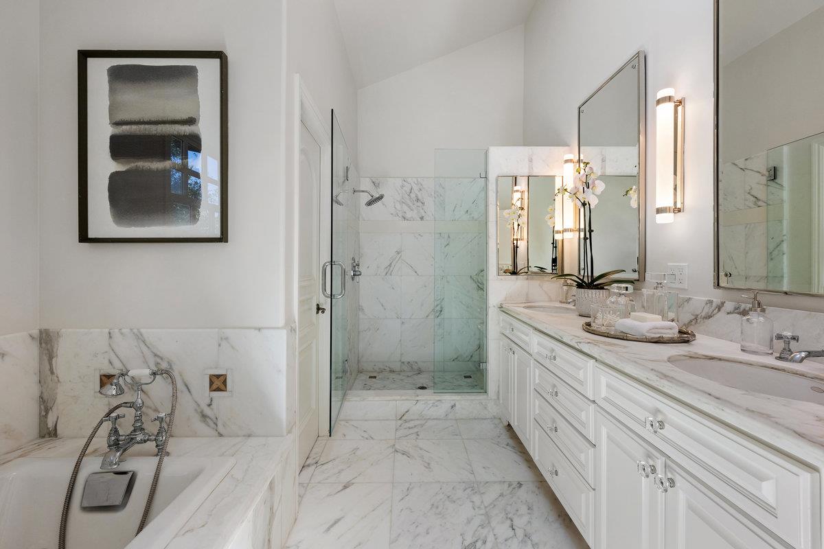 Detail Gallery Image 16 of 32 For 130 Stonehedge Rd, Hillsborough,  CA 94010 - 4 Beds | 3/1 Baths