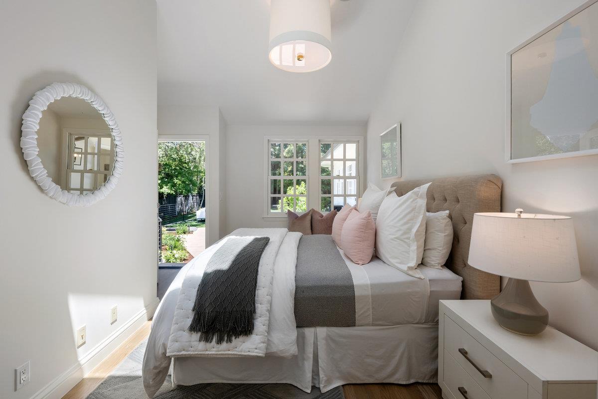 Detail Gallery Image 19 of 32 For 130 Stonehedge Rd, Hillsborough,  CA 94010 - 4 Beds | 3/1 Baths