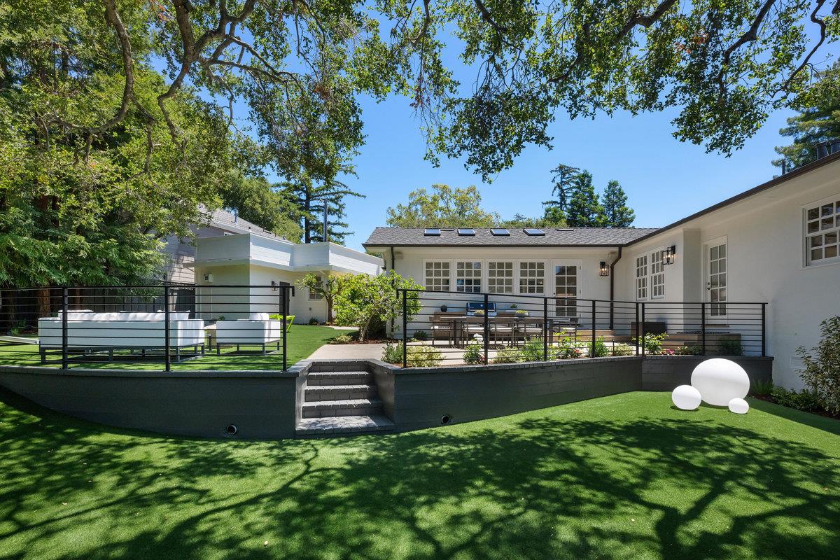 Detail Gallery Image 23 of 32 For 130 Stonehedge Rd, Hillsborough,  CA 94010 - 4 Beds | 3/1 Baths