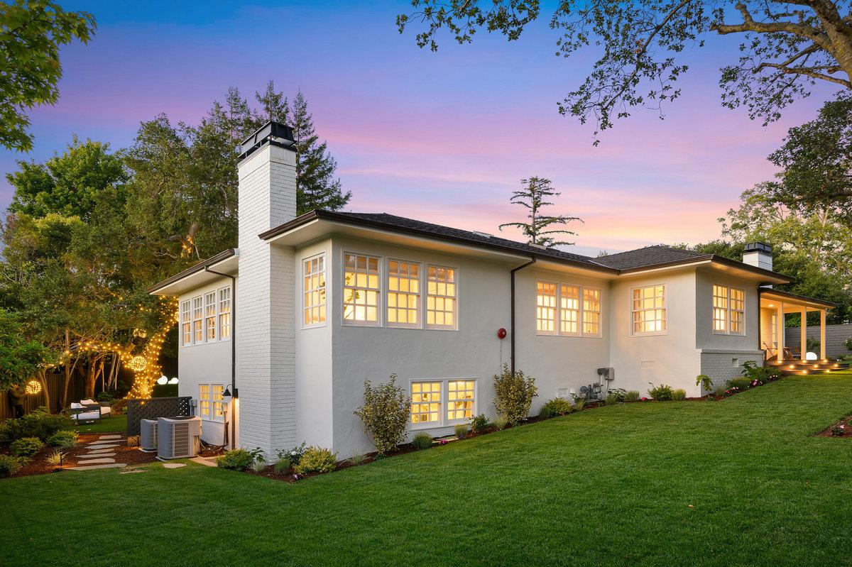 Detail Gallery Image 27 of 32 For 130 Stonehedge Rd, Hillsborough,  CA 94010 - 4 Beds | 3/1 Baths