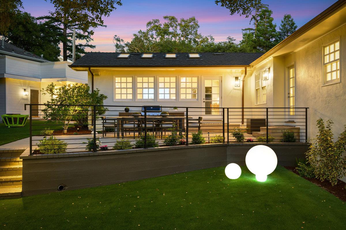 Detail Gallery Image 29 of 32 For 130 Stonehedge Rd, Hillsborough,  CA 94010 - 4 Beds | 3/1 Baths